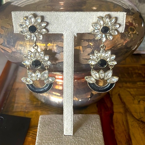 White House Black Market 2 1/2 inch floral black and clear crystal chandelier - Picture 2 of 10